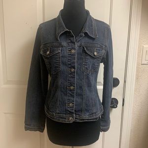 JeanBay Large Petite Jean jacket with design on back, Pit to Pit 19”, L…